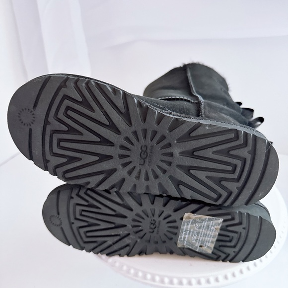 UGG Women's Black Shearling Boots size 5-6 - Picture 6 of 7